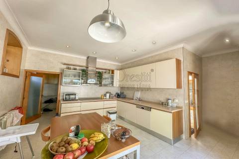 Moradia V4 em Infias, Vizela