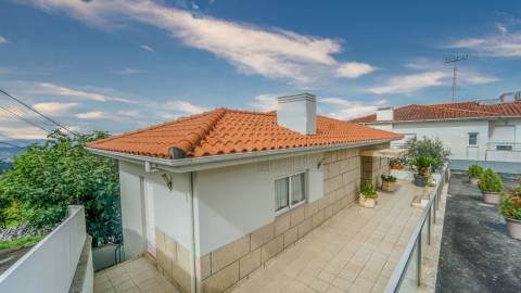 Moradia T4 na Costa, Guimarães