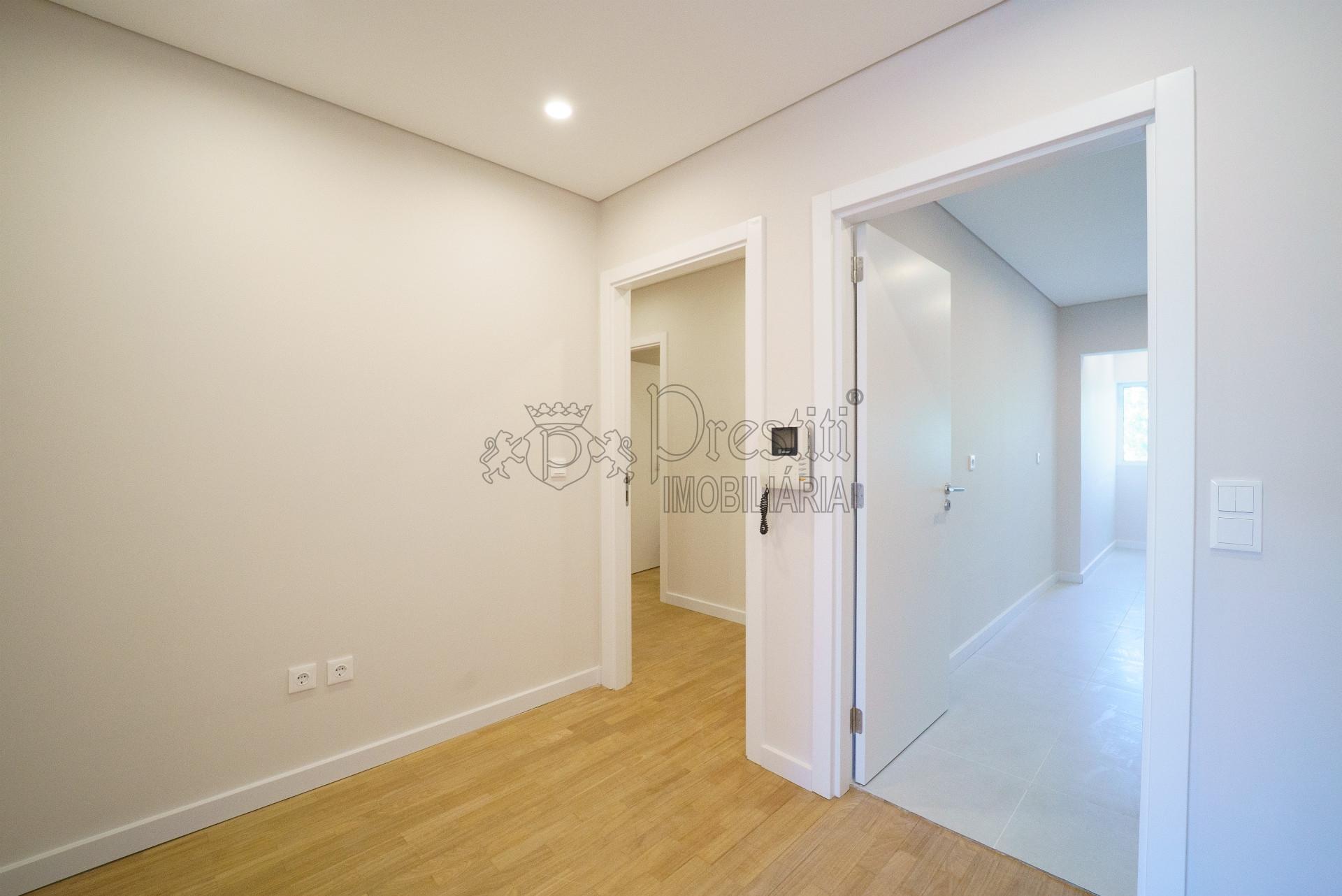 Apartamento T3 Remodelado em Mesão Frio, Guimarães
