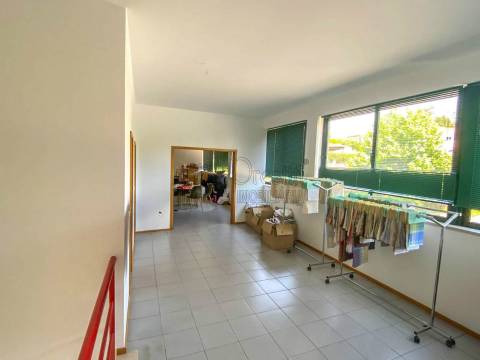 Pavilhões para Venda em Guimarães