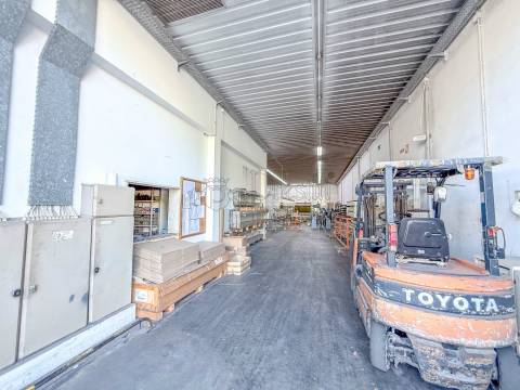 Pavilhões para Venda em Guimarães