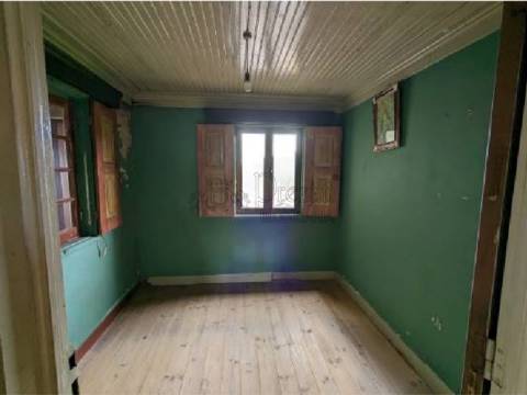 Moradia T5 na zona de Mortágua