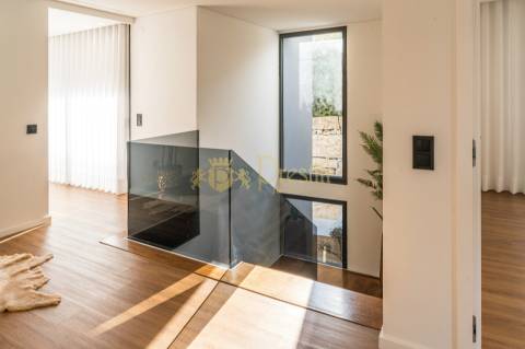 Moradia T3+1 com Piscina em Abação