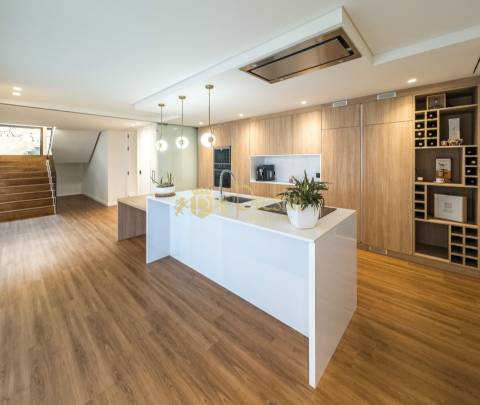 Moradia T3+1 com Piscina em Abação