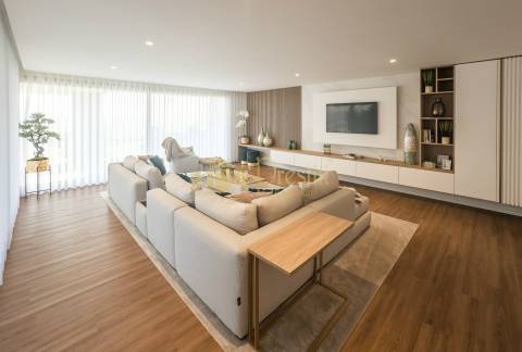 Moradia T3+1 com Piscina em Abação