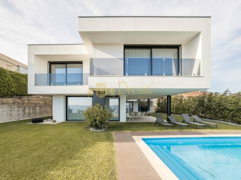 Moradia T3+1 com Piscina em Abação