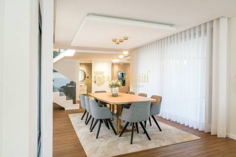 Moradia T3+1 com Piscina em Abação