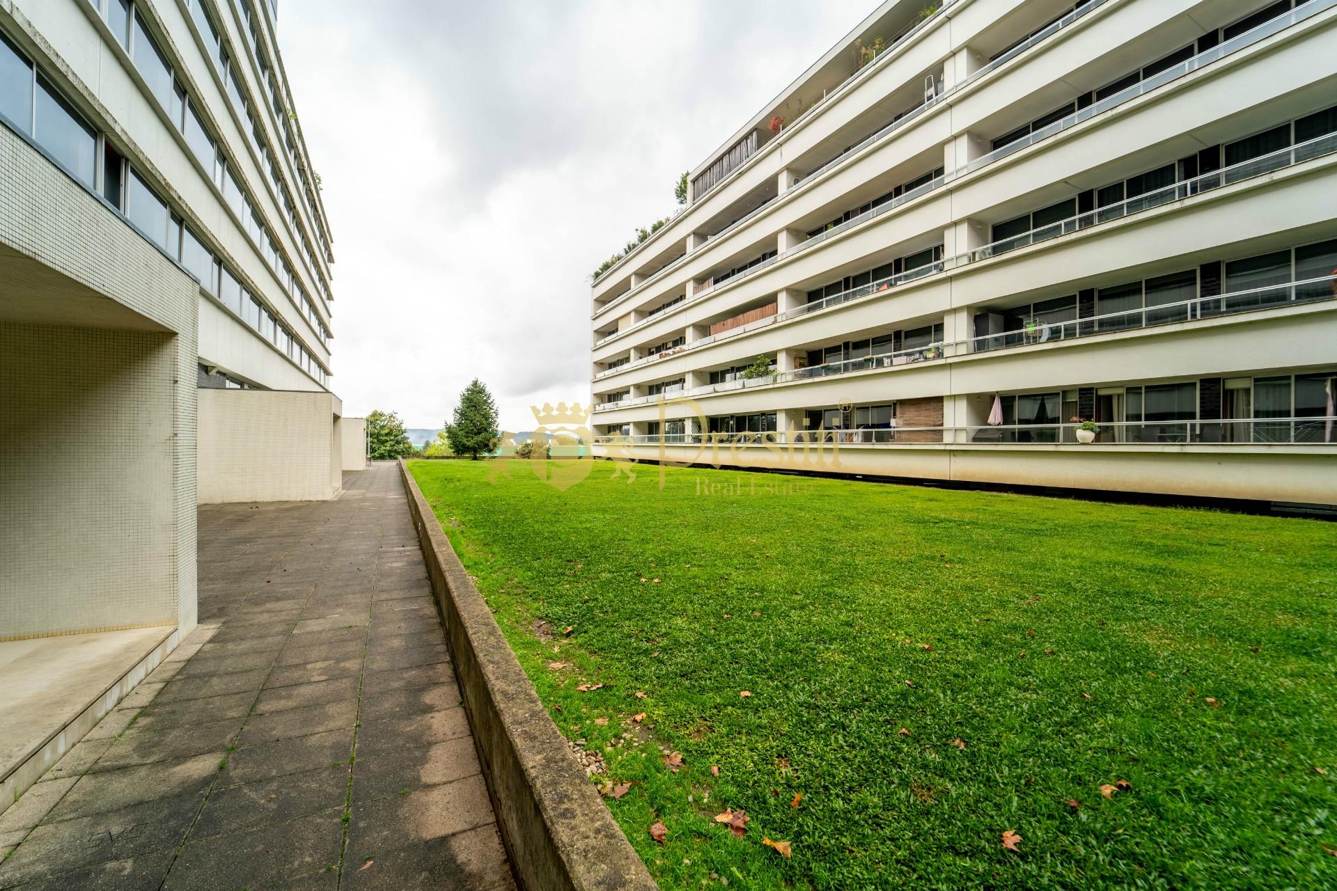 Apartamento T2 à Venda em Creixomil, Guimarães