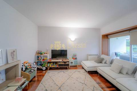 Apartamento T2 à Venda em Creixomil, Guimarães