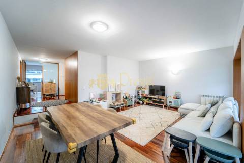 Apartamento T2 à Venda em Creixomil, Guimarães