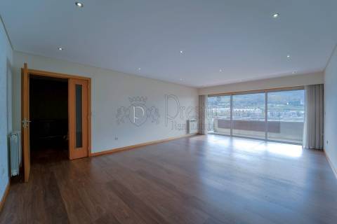 Arrenda-se Apartamento T3 na Costa, Guimarães