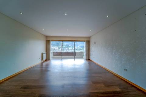 Arrenda-se Apartamento T3 na Costa, Guimarães
