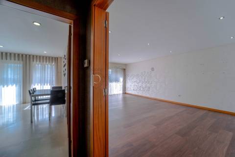 Arrenda-se Apartamento T3 na Costa, Guimarães
