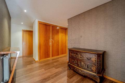 Arrenda-se Apartamento T3 na Costa, Guimarães