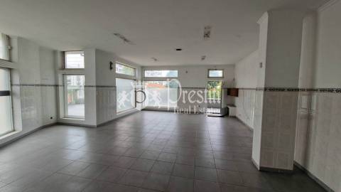 Loja destinada a Comércio – Imóvel de Banco