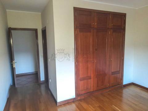 Apartamento 2 Suites em Esmeriz – Conforto, Modernidade