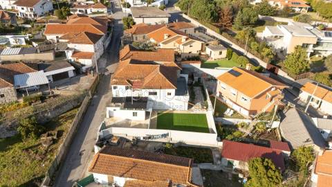Excelente Oportunidade, Moradia T5 em Lordelo, Guimarães