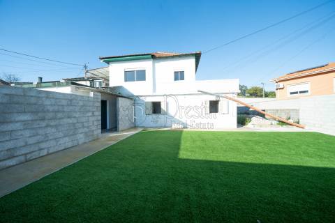 Excelente Oportunidade, Moradia T5 em Lordelo, Guimarães