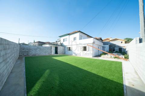 Excelente Oportunidade, Moradia T5 em Lordelo, Guimarães