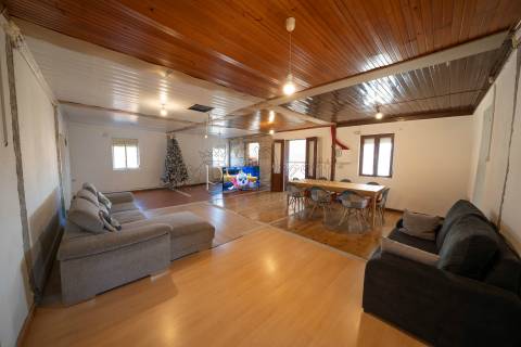 Excelente Oportunidade, Moradia T5 em Lordelo, Guimarães