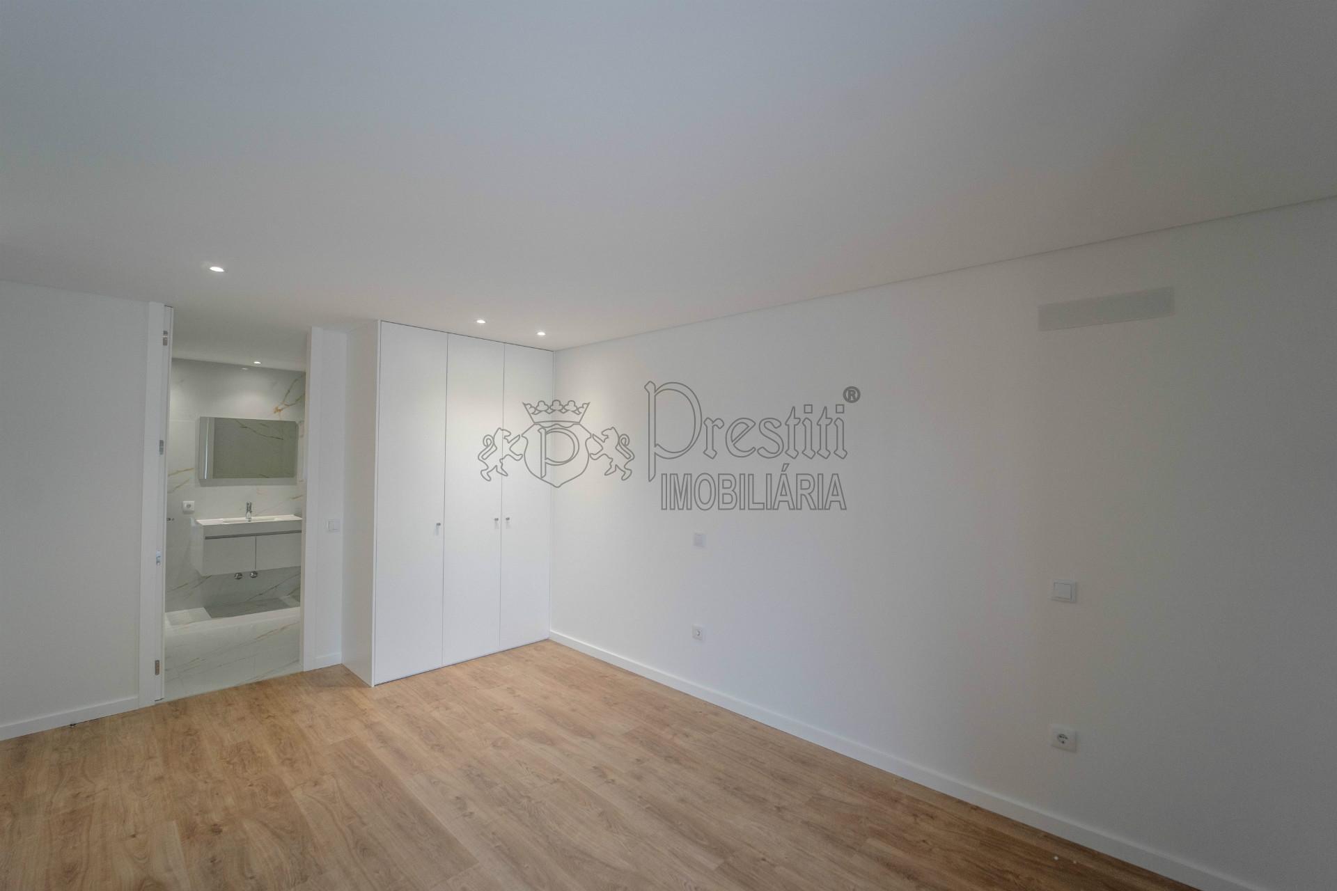 Apartamento 2 Suites para Arrendar em Guimarães
