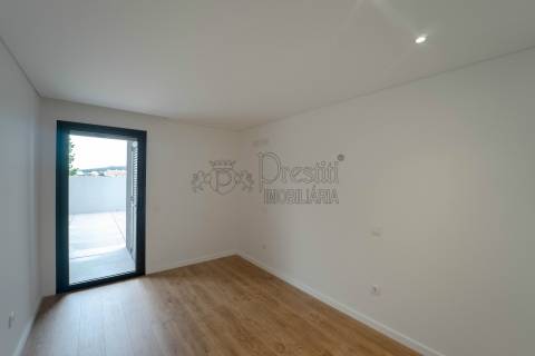 Apartamento 2 Suites para Arrendar em Guimarães