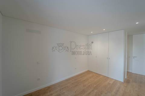 Apartamento 2 Suites para Arrendar em Guimarães