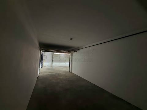 Arrenda-se Garagem na Costa, Guimarães