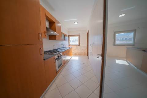 Apartamento T2 para alugar Junto ao Guimarães Shopping