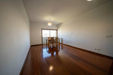 Apartamento T2 para alugar Junto ao Guimarães Shopping