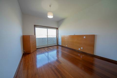 Apartamento T2 para alugar Junto ao Guimarães Shopping