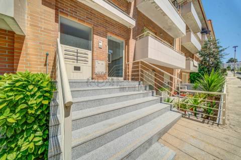 Apartamento T2 com Terraço para Alugar em Aldão