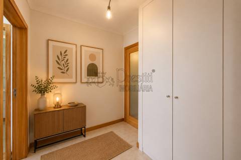 Apartamento T2 com Terraço para Alugar em Aldão