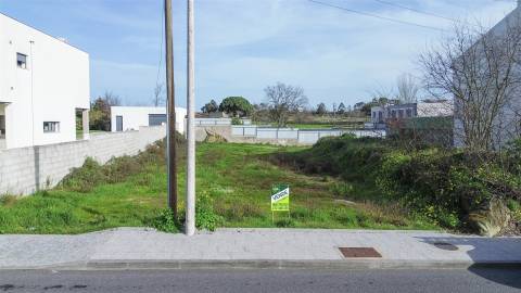 Lote de terreno para construção de moradia geminada em Castelo Branco