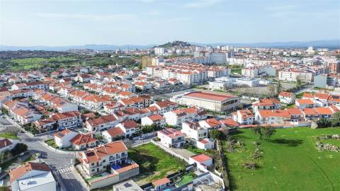 Lote de terreno para construção de moradia geminada em Castelo Branco