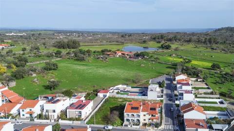 Lote de terreno para construção de moradia geminada em Castelo Branco