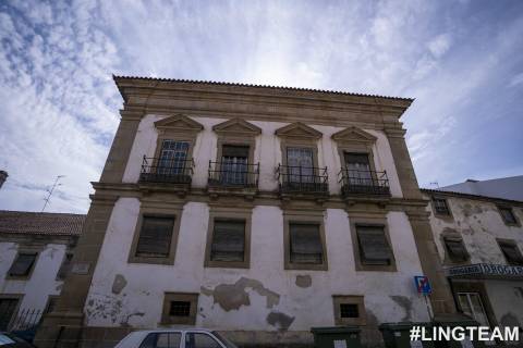 Solar localizado em Castelo Branco,  na zona histórica da cidade.