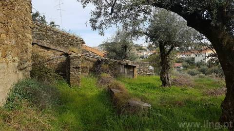 Moradia em em pedra nos Cebolais de Cima - Para remodelar...