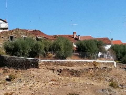 Moradia em em pedra nos Cebolais de Cima - Para remodelar...