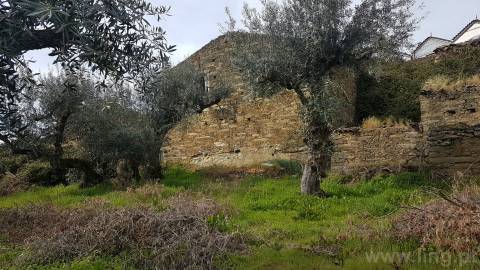 Moradia em em pedra nos Cebolais de Cima - Para remodelar...