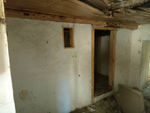 Moradia em em pedra nos Cebolais de Cima - Para remodelar...