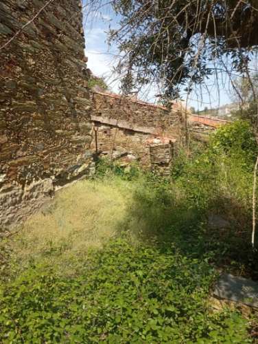 Moradia em em pedra nos Cebolais de Cima - Para remodelar...