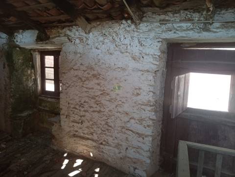 Moradia em em pedra nos Cebolais de Cima - Para remodelar...
