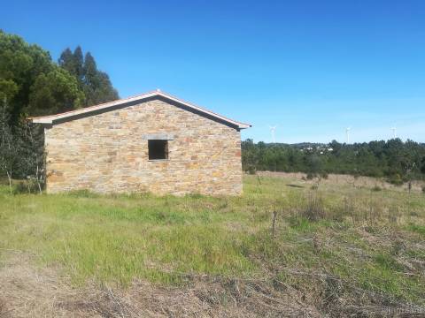 Quinta com casa em xisto a 5 minutos de Castelo Branco.