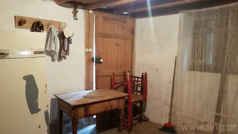 Moradia em Banda T5 em Monforte da Beira, excelente para projeto de alojamento local