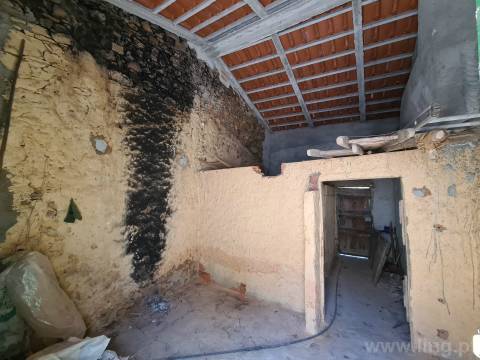 Moradia em Banda T5 em Monforte da Beira, excelente para projeto de alojamento local