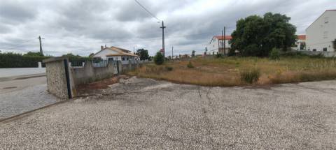 Armazem com 310 m2 em terreno, com furo de água, com possibilidade de construção