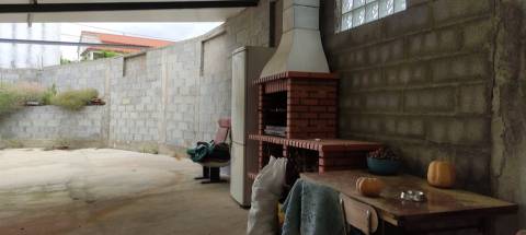 Armazem com 310 m2 em terreno, com furo de água, com possibilidade de construção