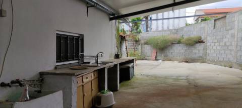 Armazem com 310 m2 em terreno, com furo de água, com possibilidade de construção