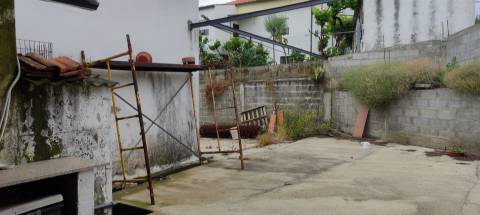 Armazem com 310 m2 em terreno, com furo de água, com possibilidade de construção